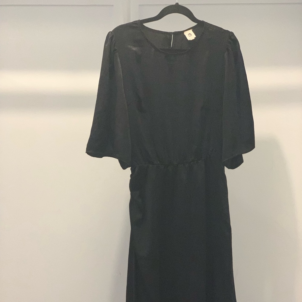 Black midi dress with sheen puffy shoulders (not too much). Great black dress